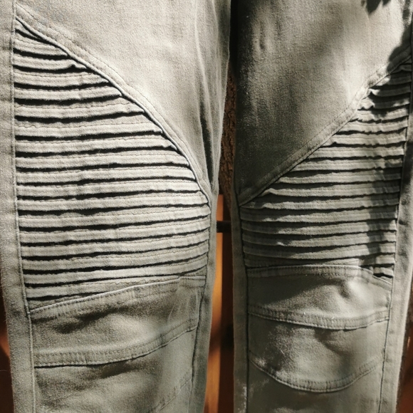EUC Moto Legging Pants from HONEY BOUTIQUE - Picture 3 of 4